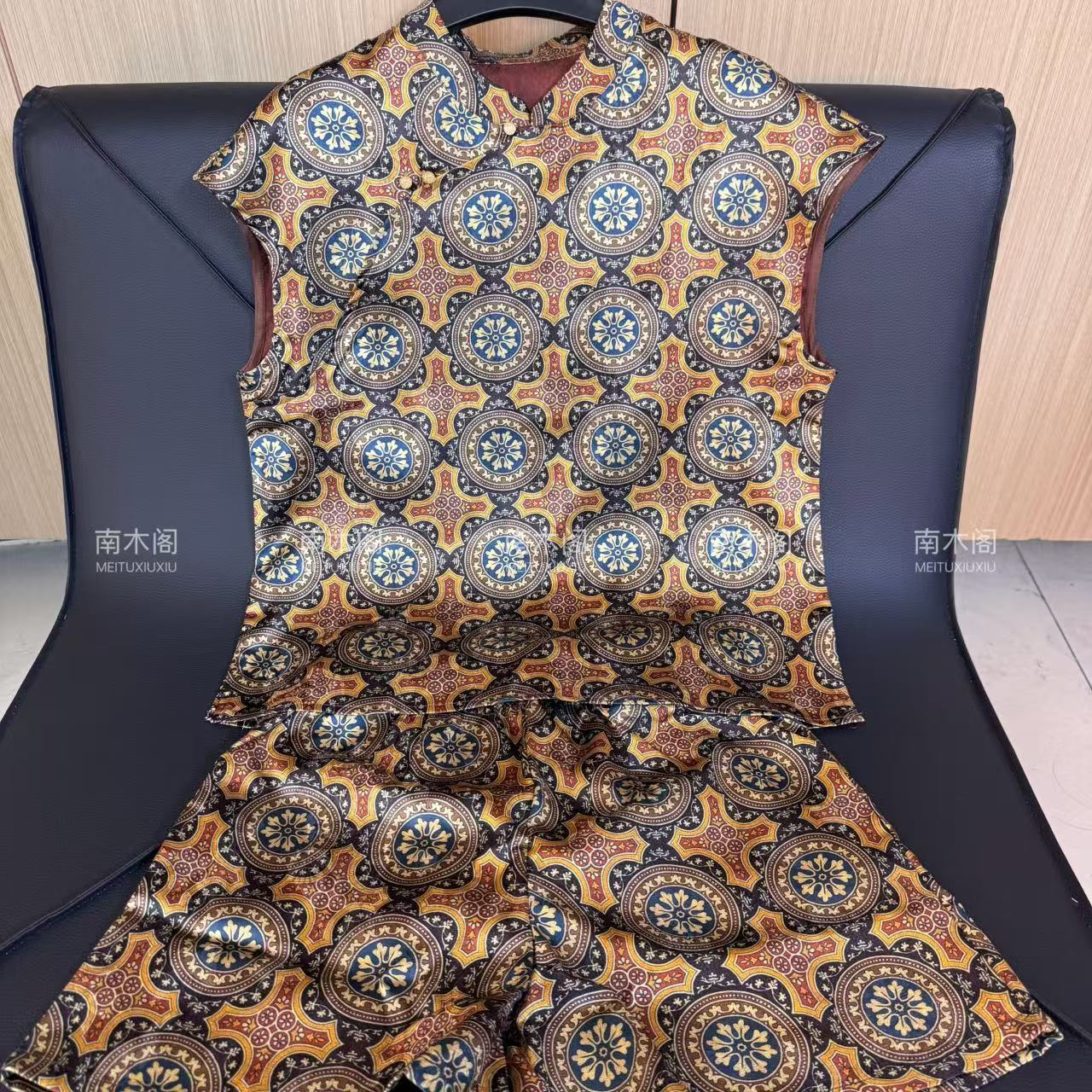 (江晚)2025常规款中长款植物花卉立领连衣裙半袖衬黑色