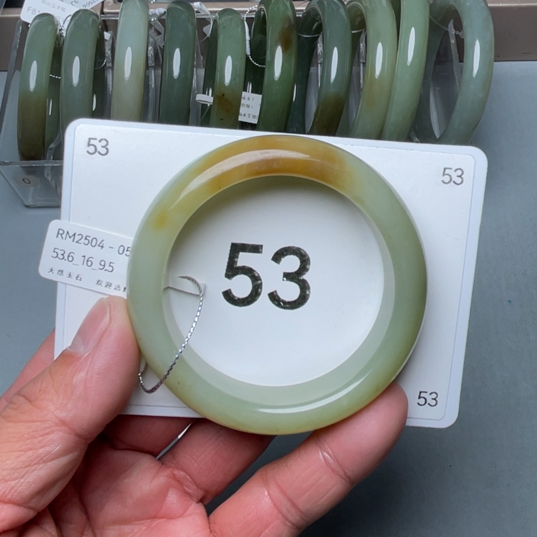 缘***‘和田玉未镶嵌手镯