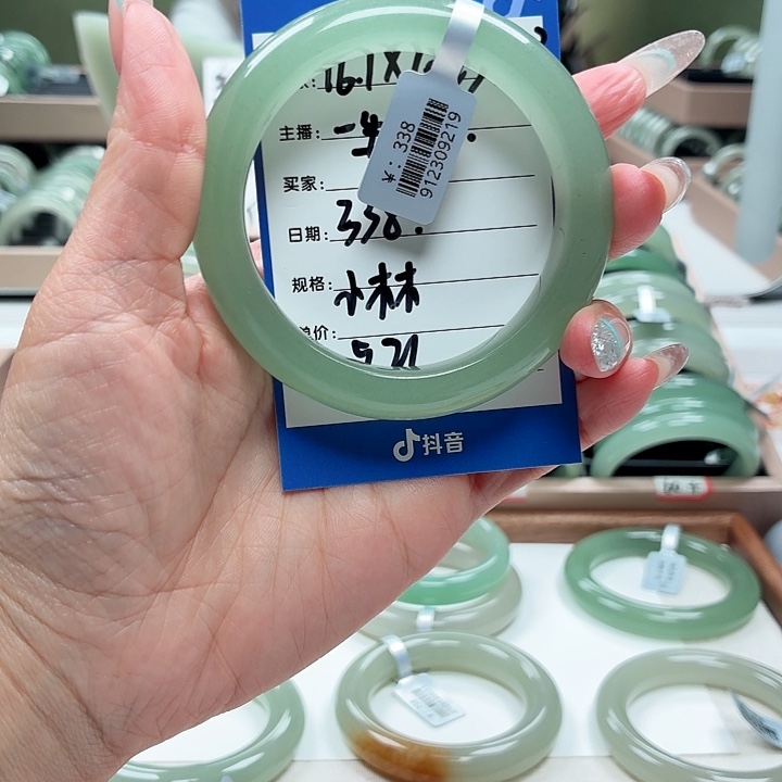 一***世未镶嵌手镯石英岩玉