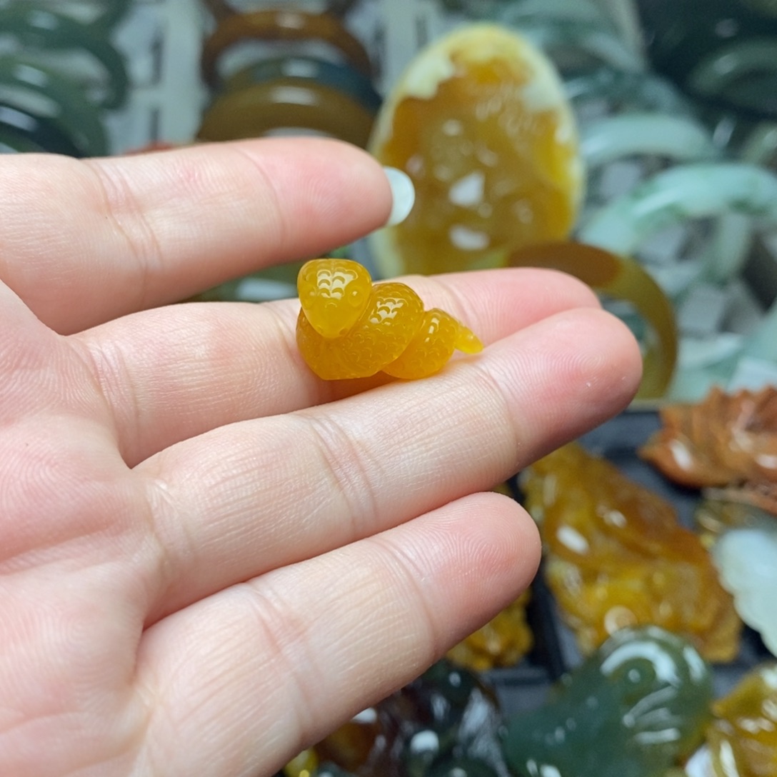 蛇纹石玉挂件未镶嵌