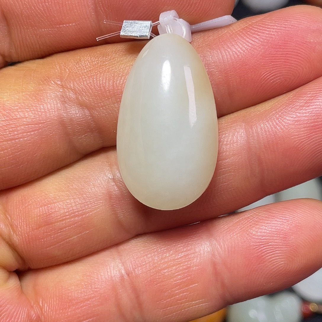 和田玉未镶嵌颈饰吊坠