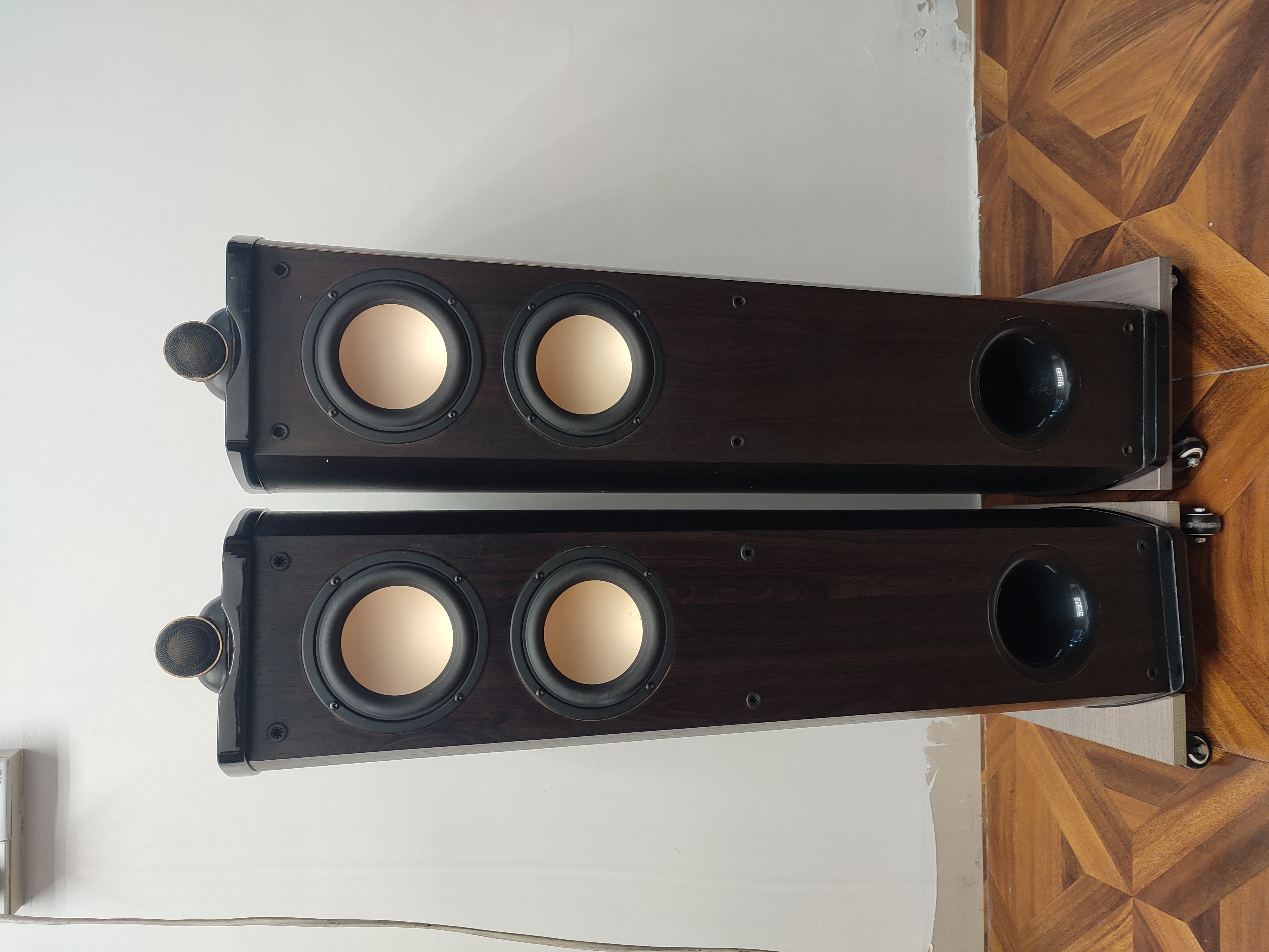 8新  二手惠HW，4.1，F2P落地箱，不保修不退换货。运费自理