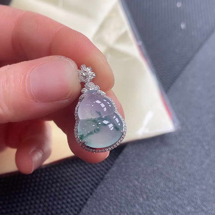 翡翠颈饰18K金镶嵌葫芦