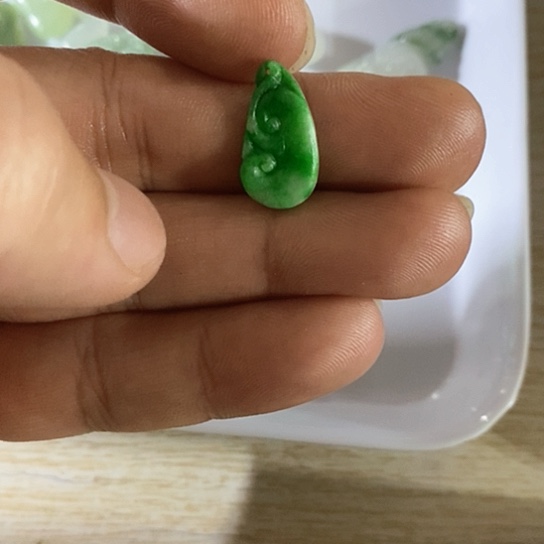 定制翡翠未镶嵌牌子