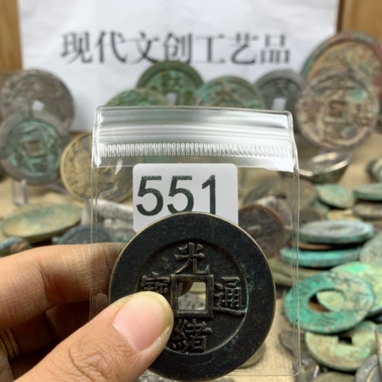 铜何*峰现代文创工艺品
