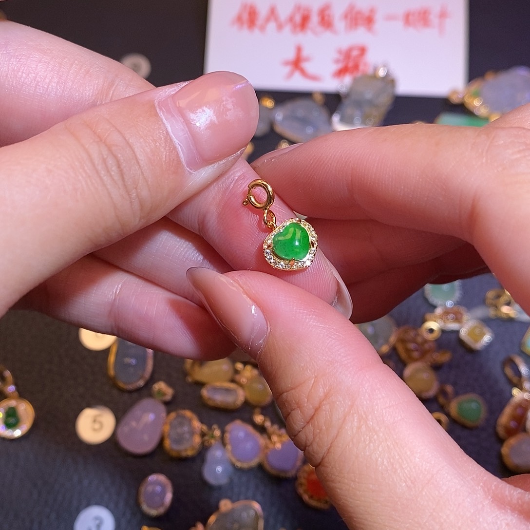 翡翠银S925镶嵌颈饰翡翠