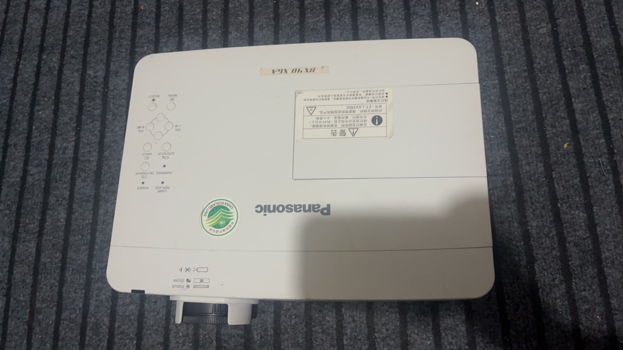 9新 Panasonic/松下 二手松下高清投影机 运费自理