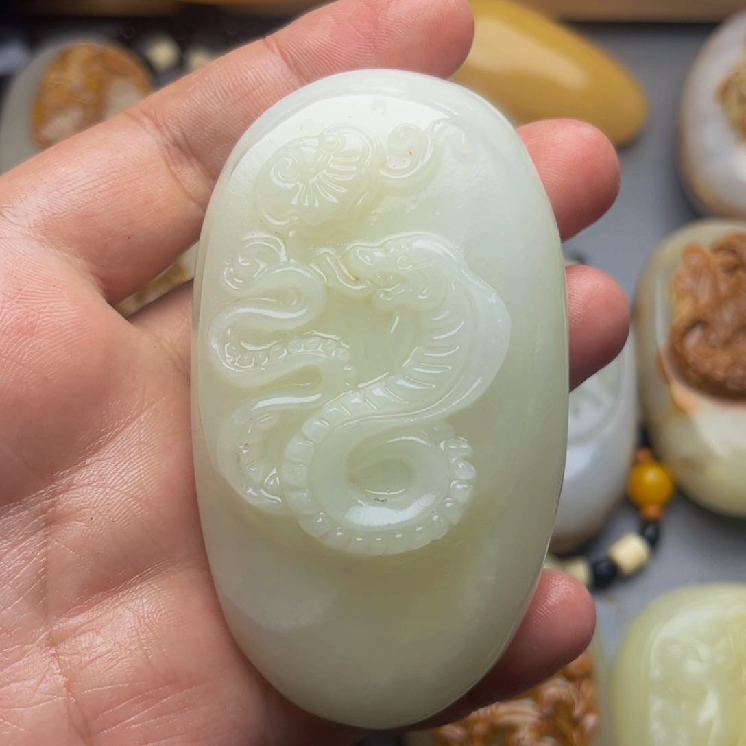 软***石材方解石手把件蛇