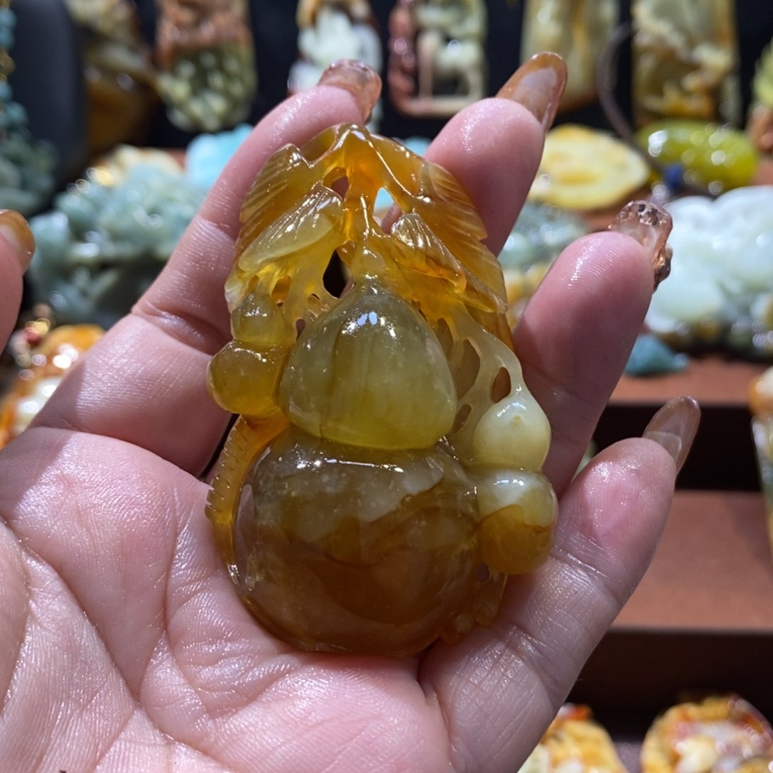 蛇纹石玉颈饰未镶嵌