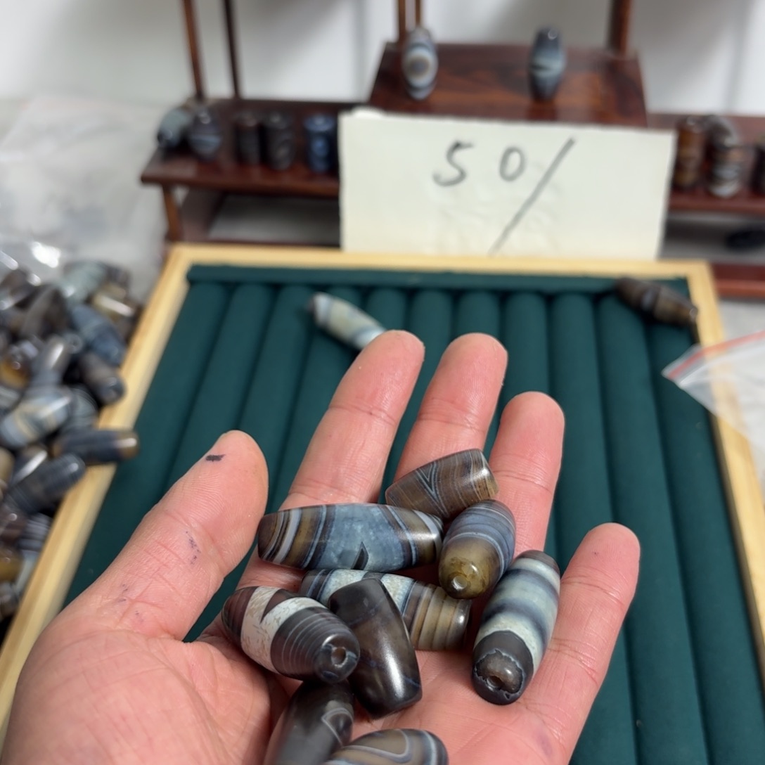 ****平玛瑙/玉髓未镶嵌珠宝奇石