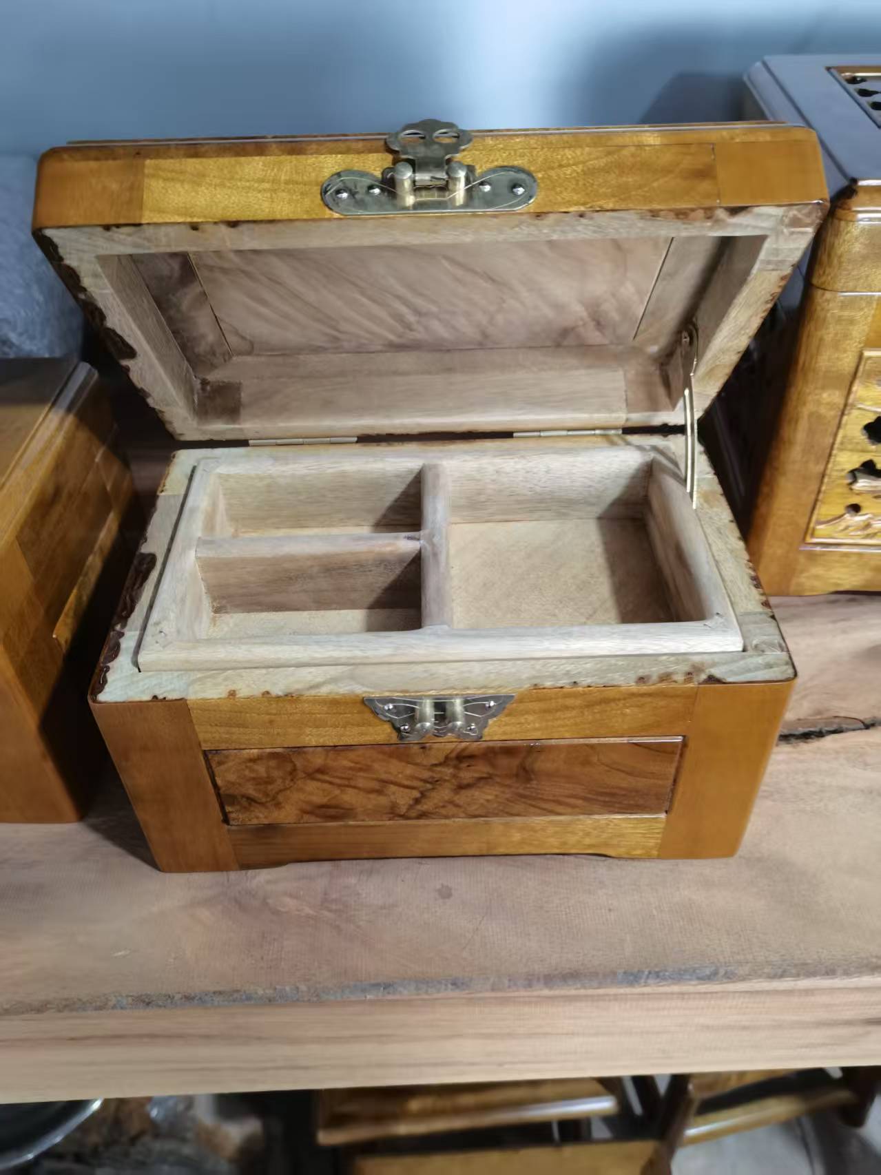 木艺盒子，图片仅供参考