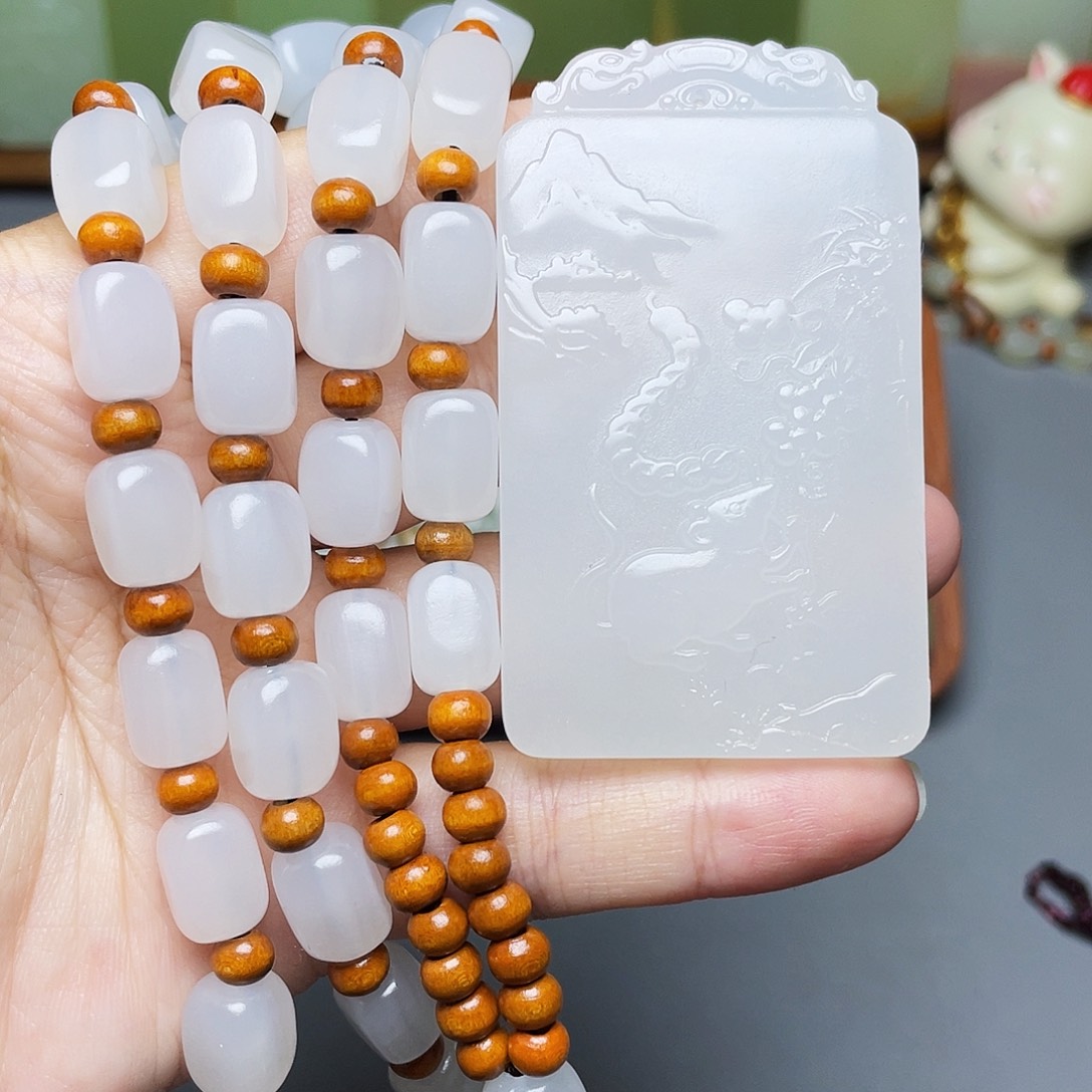 用***9新疆昆仑山脉料生肖鼠牌