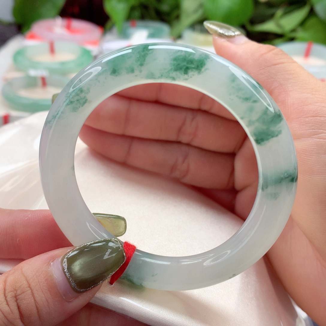 翡翠未镶嵌手镯（圆镯）52.1小万战斗机 新货 小柒