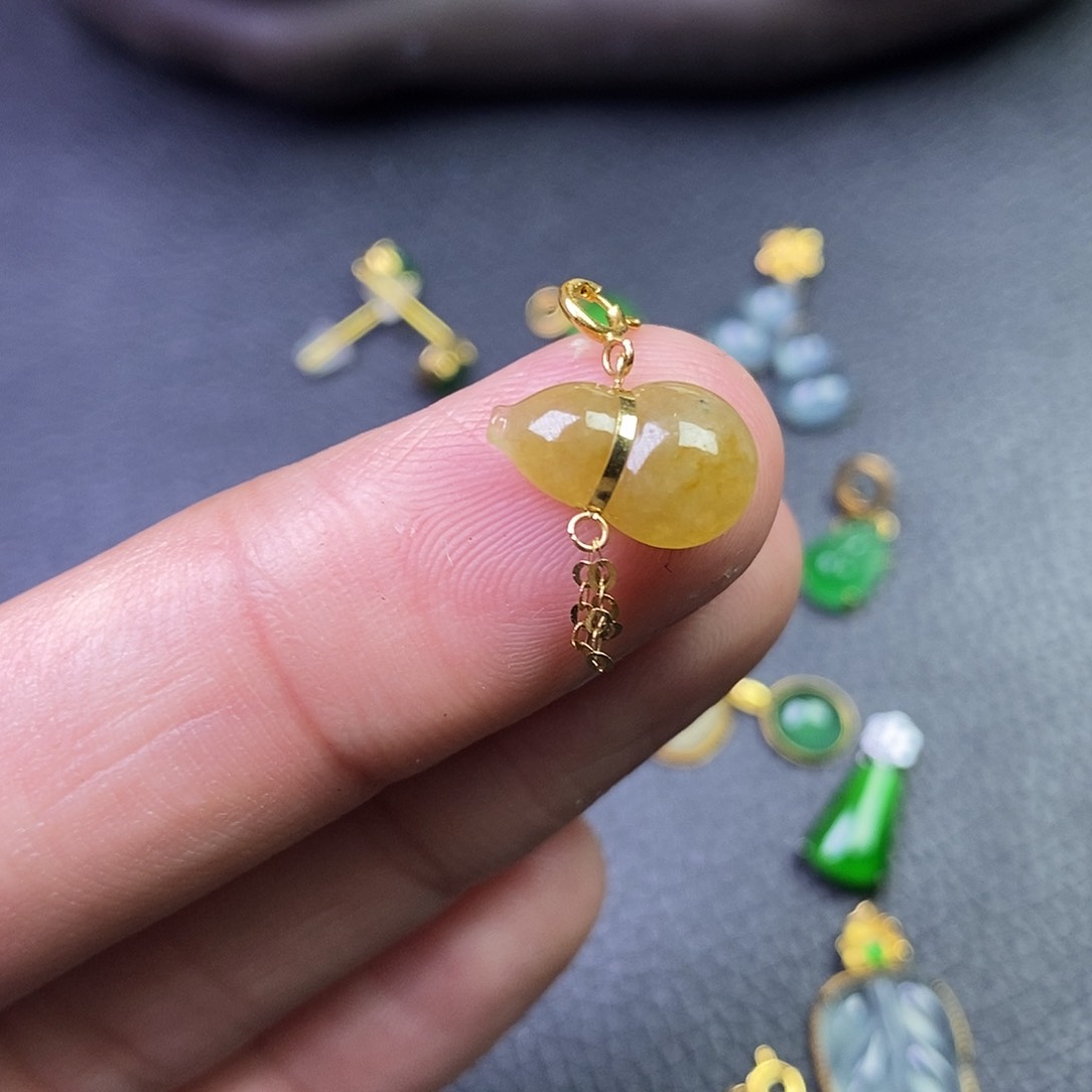 吊坠(不含链)18K金镶嵌翡翠