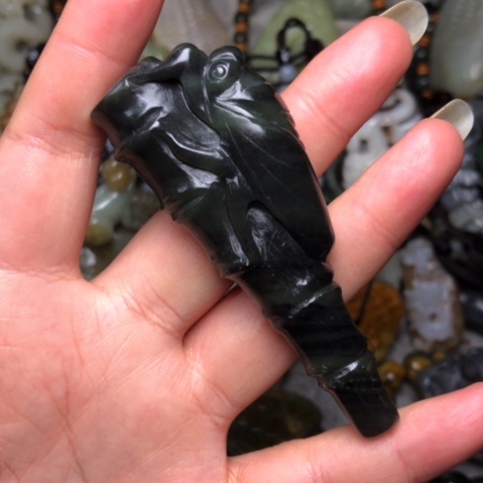 和田玉未镶嵌把件