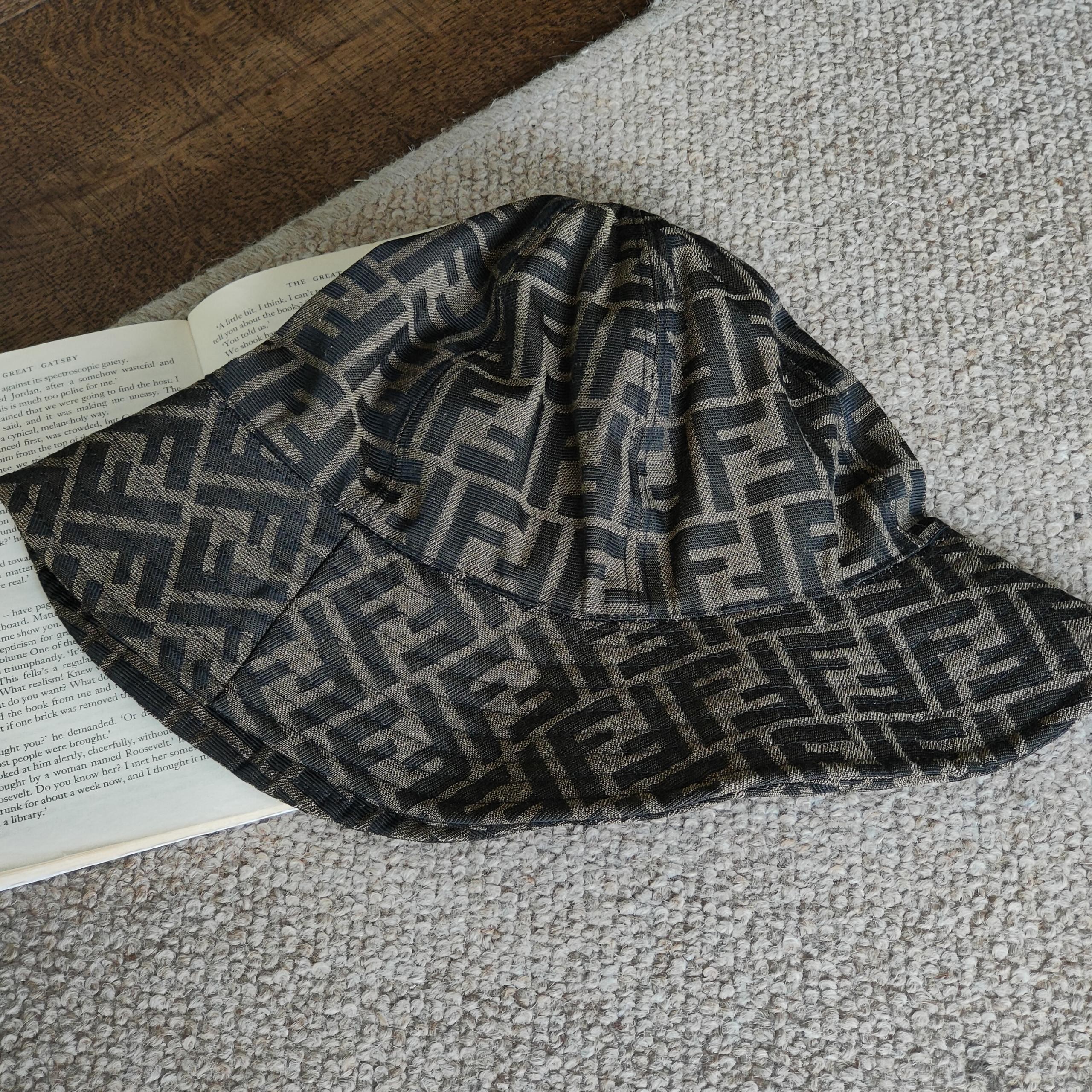 95新 FENDI/芬迪 Azul - 棕色老花时尚潮流布面渔夫帽 38572     