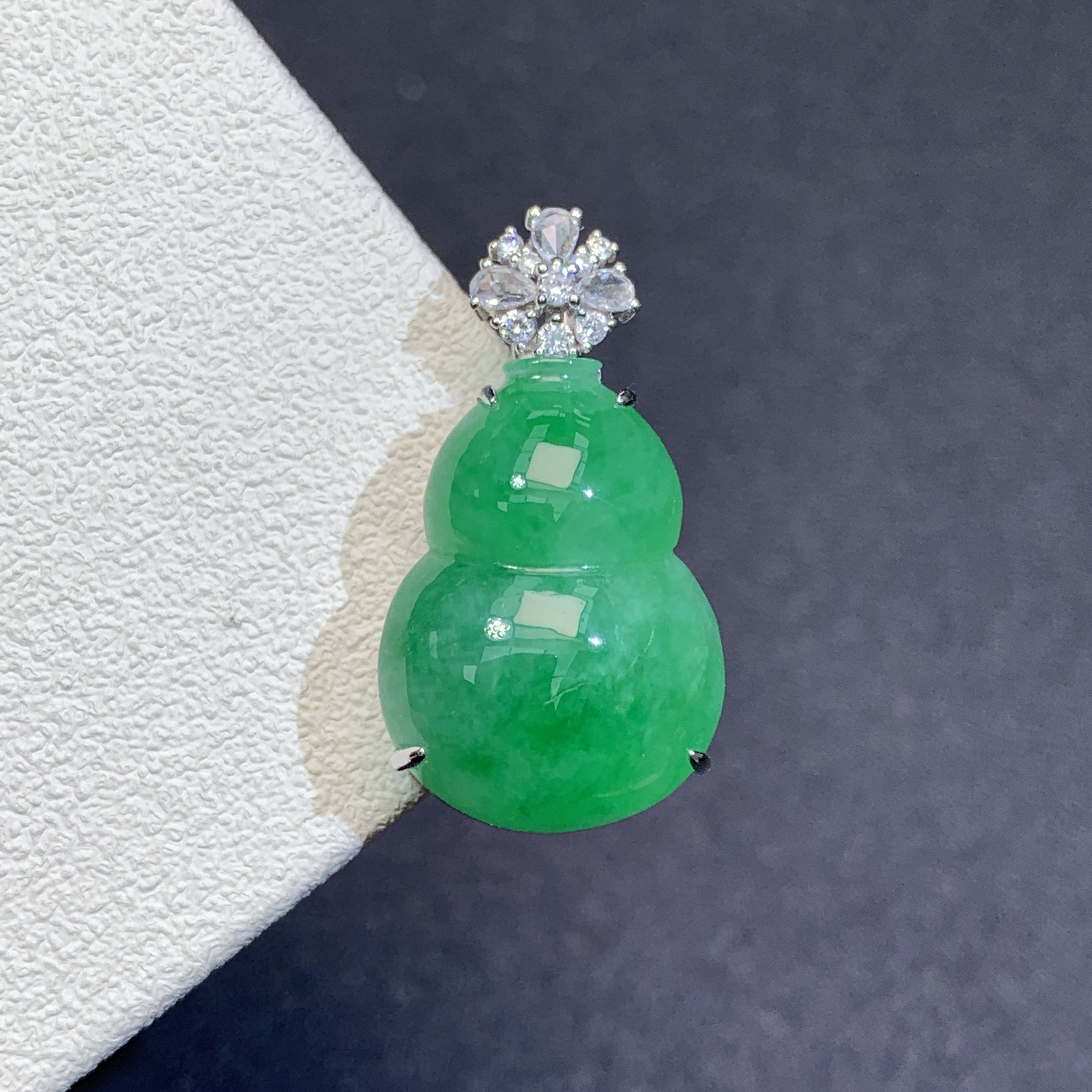 新品推荐·18k金冰种阳绿葫芦翡翠玉石缅A吊坠精致气质绿色