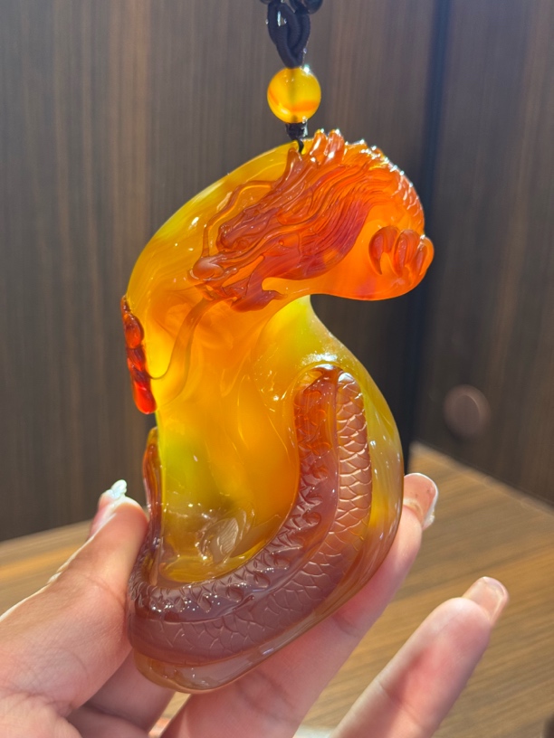 《龙腾盛世》北红玛瑙手玩件