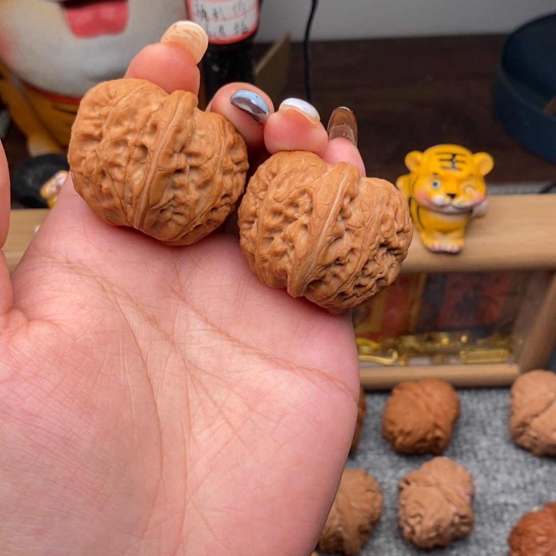 劉***บ文玩核桃吊坠元宝