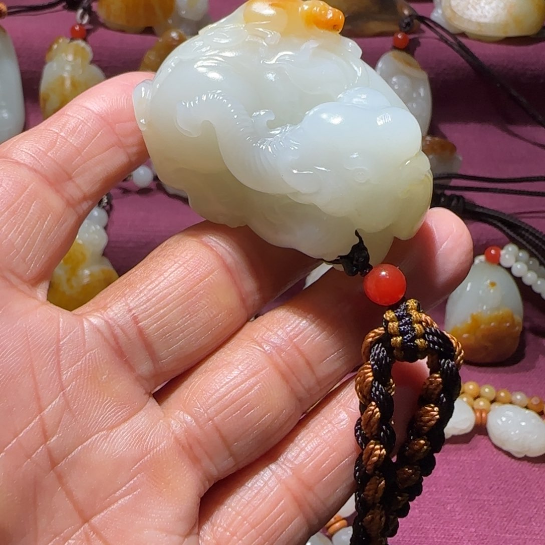 和田玉颈饰未镶嵌人**宠