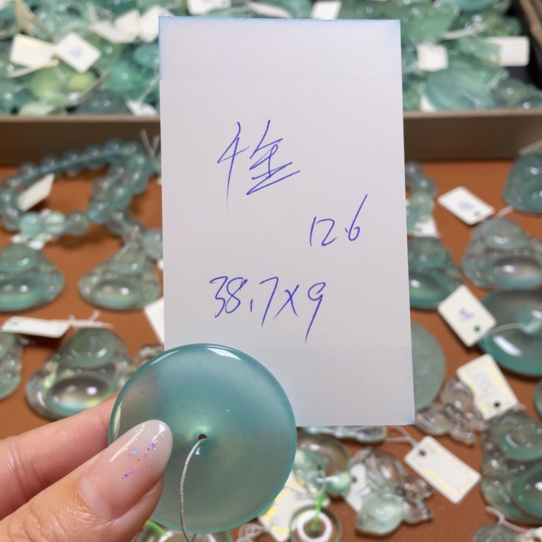 千***裘蛇纹石玉未镶嵌颈饰