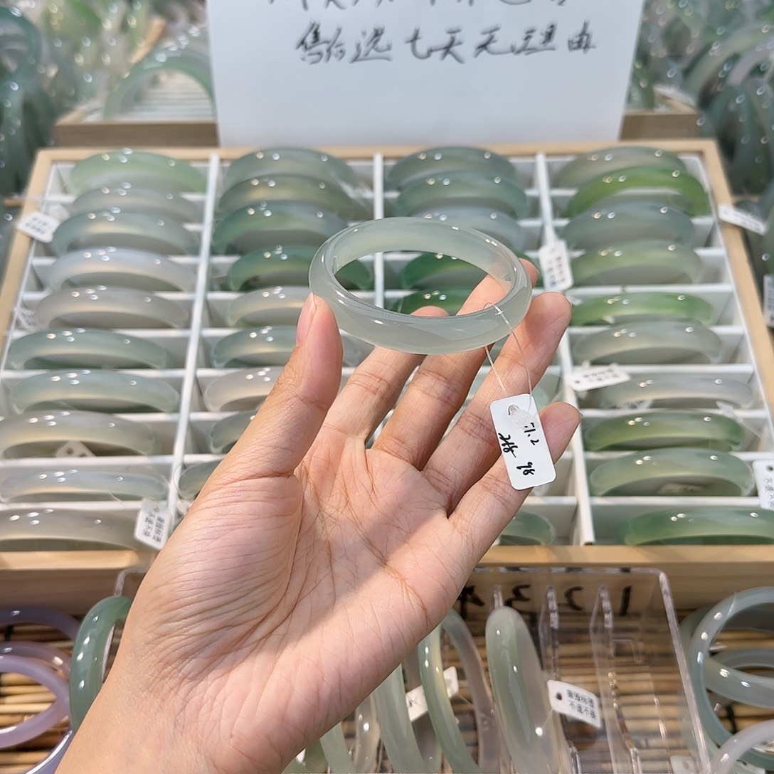 玛瑙/玉髓未镶嵌手镯圈口51.2