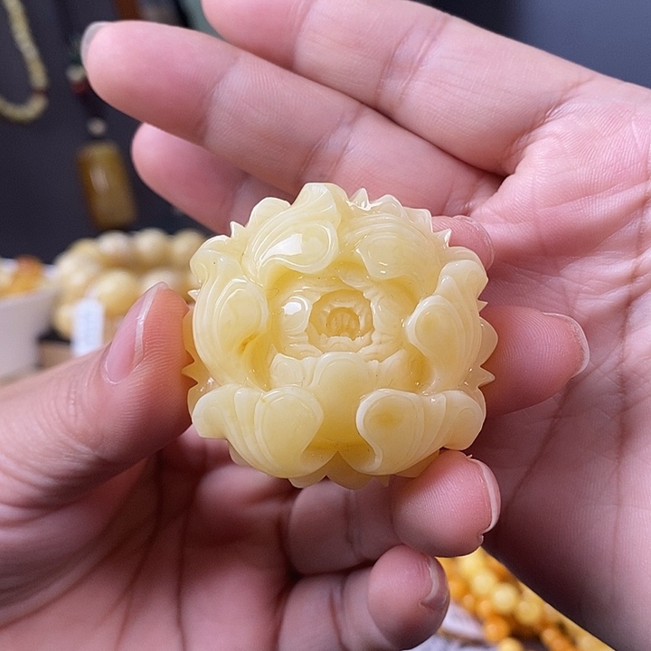 琥珀未镶嵌裸石牡丹花