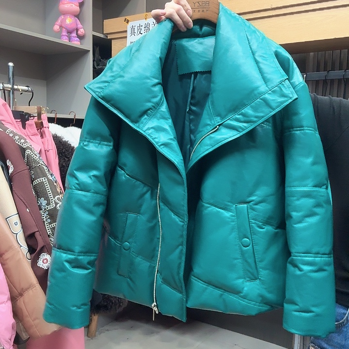 绿色领羽绒皮衣女装