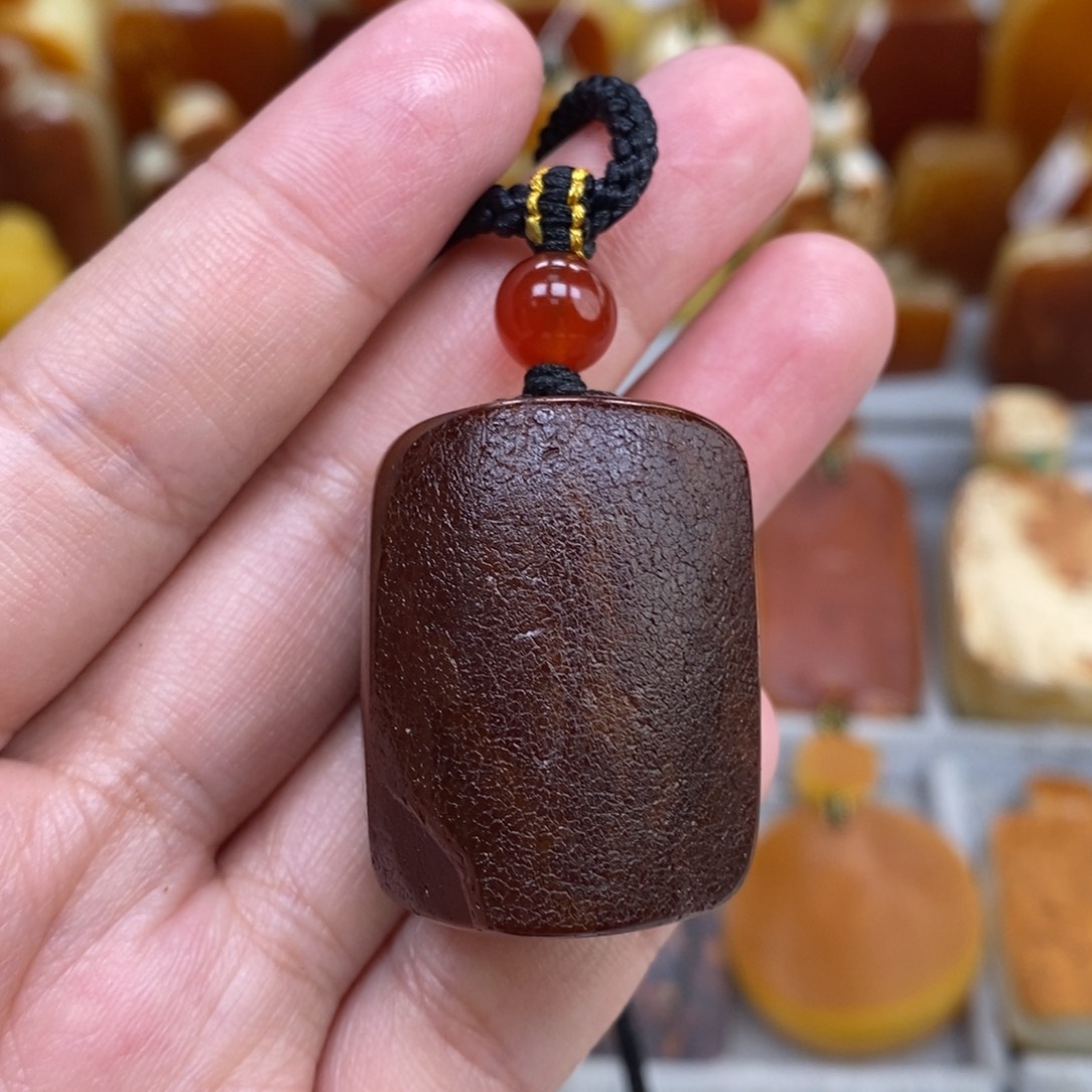 蜜蜡未镶嵌珠宝奇石