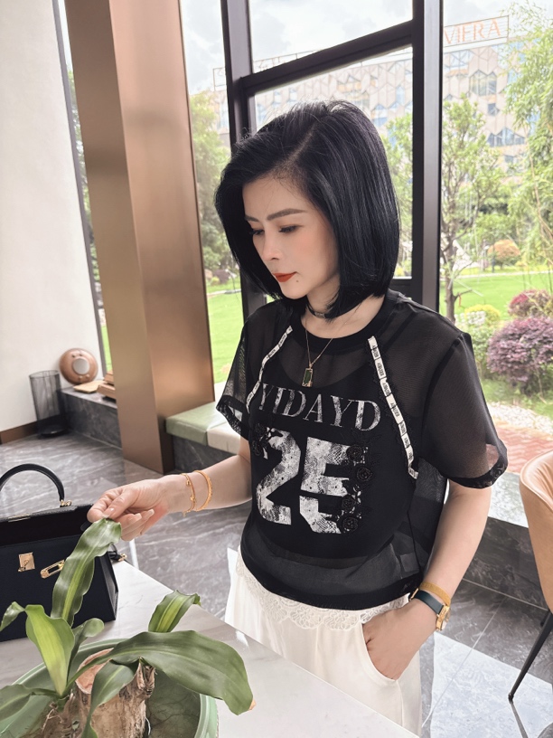 【娟子】夏季新款前手工玫瑰花设计感T恤