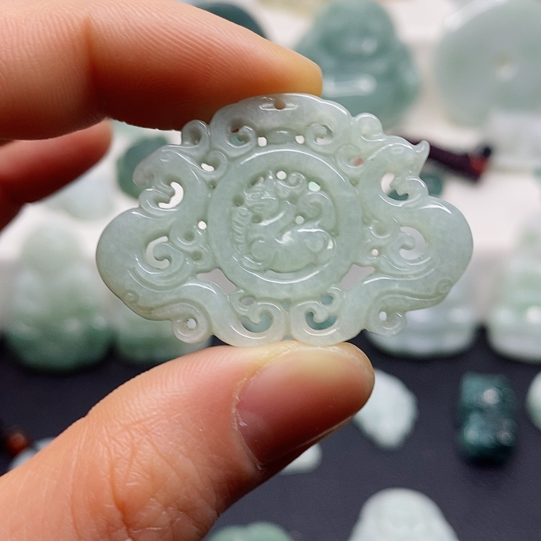 翡翠颈饰未镶嵌吊坠