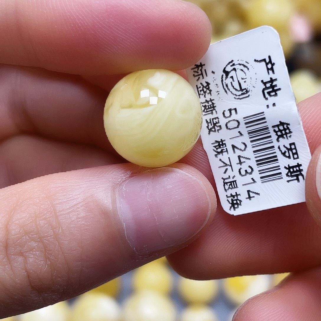 蜜蜡未镶嵌裸石14.3mm.瑕