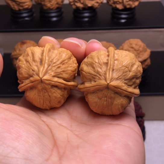 文玩核桃把件粗筋三楞27