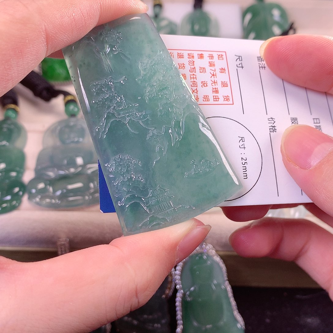 翡翠颈饰未镶嵌翡翠