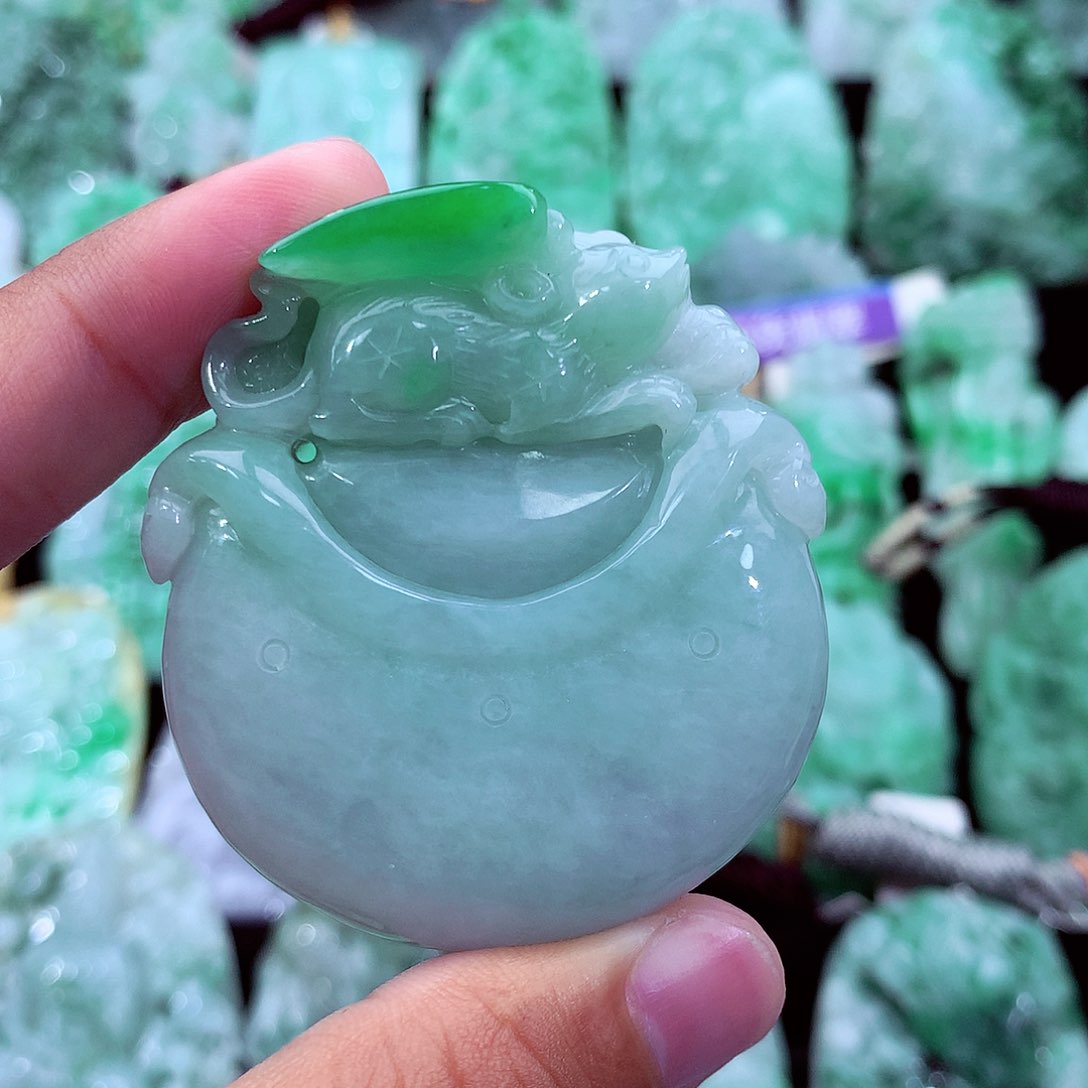 吊坠(不含链)未镶嵌翡翠