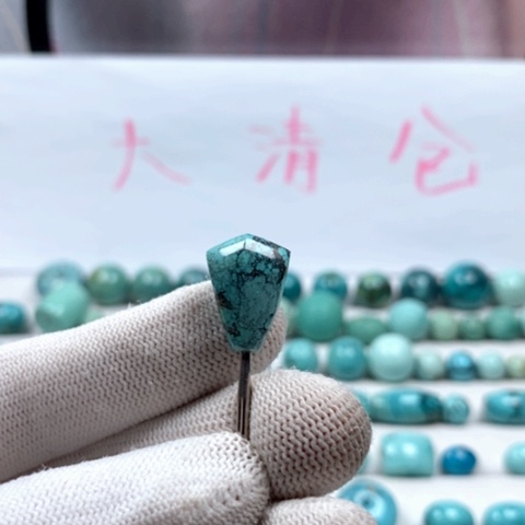 绿松石颈饰未镶嵌