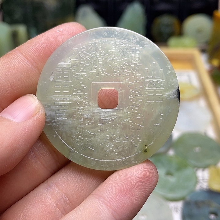 蛇纹石玉挂件未镶嵌