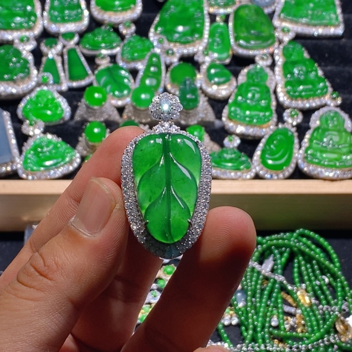 翡翠未镶嵌颈饰天然A货翡翠