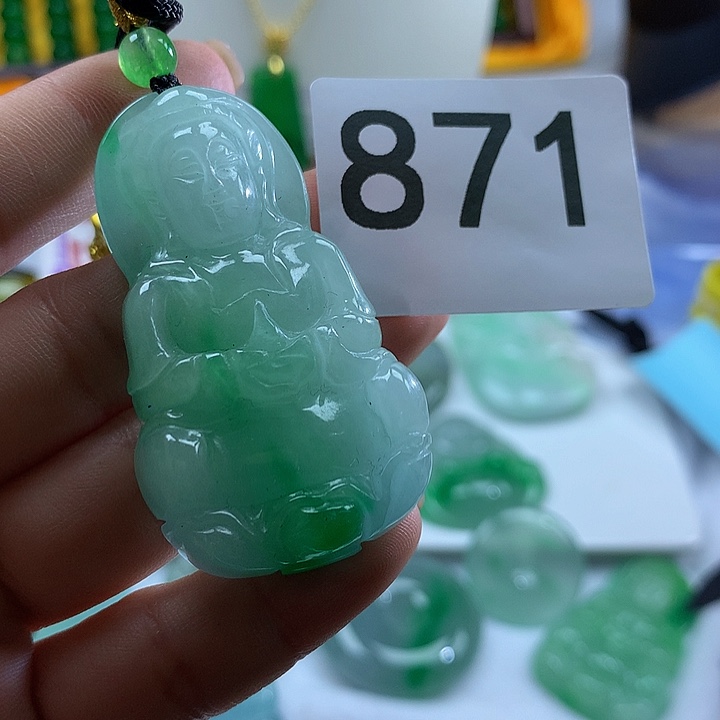 翡翠未镶嵌吊坠(赠链)