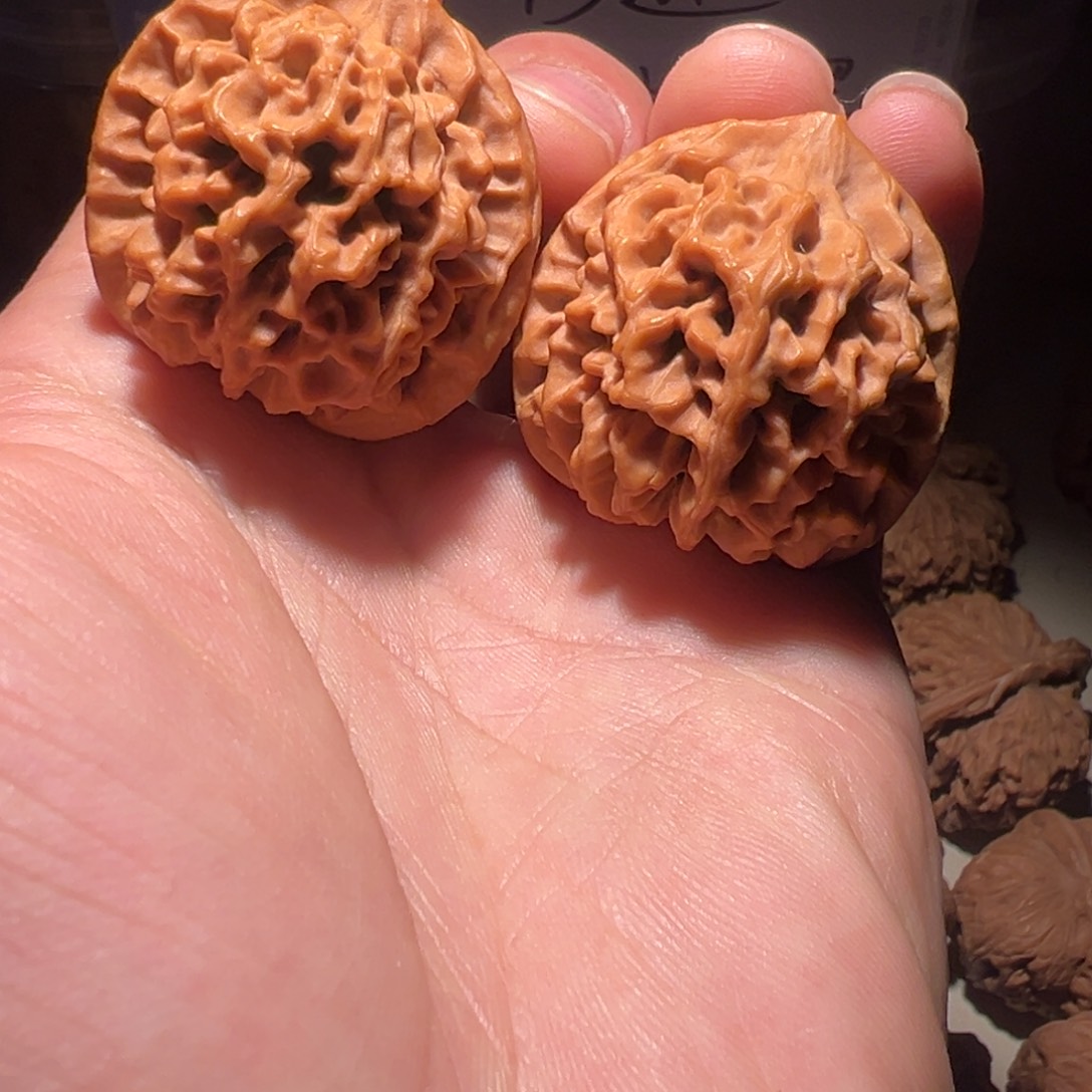 文玩核桃把件秦闷有磕尖不全品