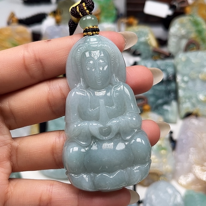 翡翠未镶嵌颈饰观音