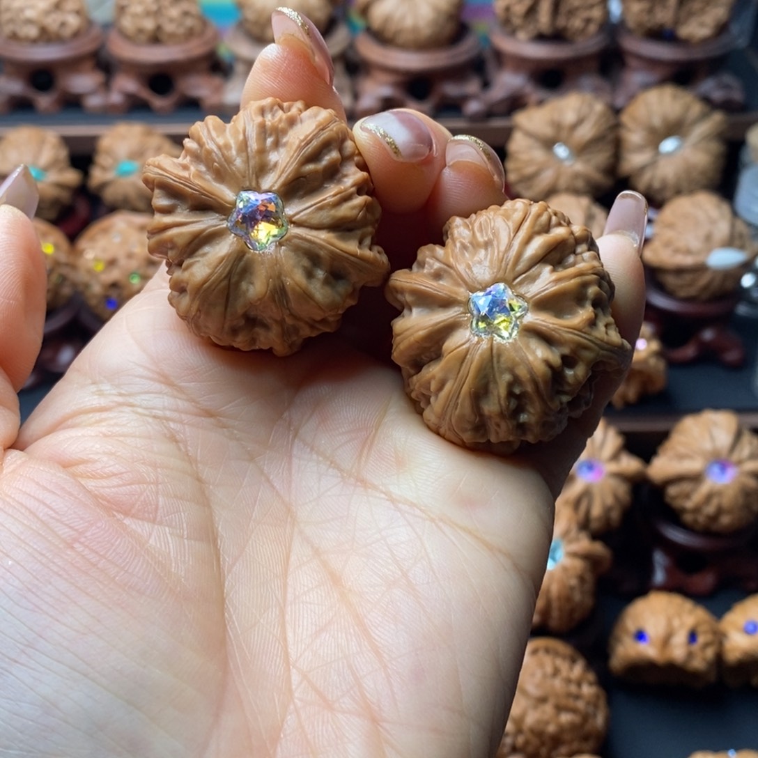 文玩核桃吊坠凤凰山