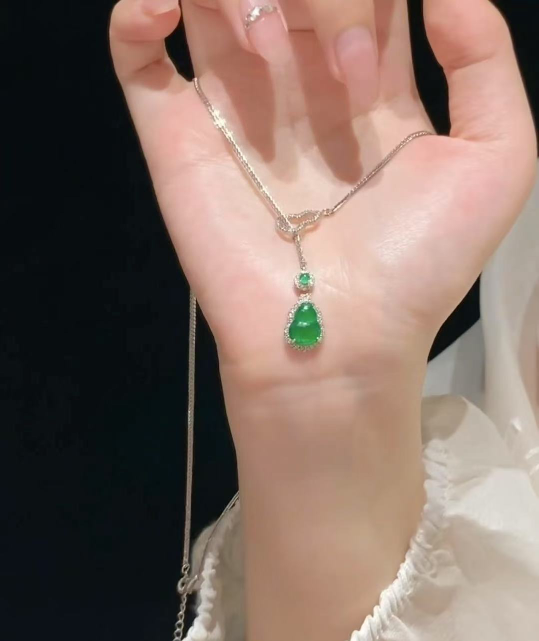 简单设计天然翡翠A货高冰阳绿葫芦小众925银镶锁骨链