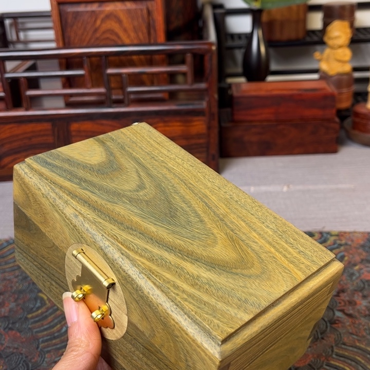 贡木绿檀木首饰盒