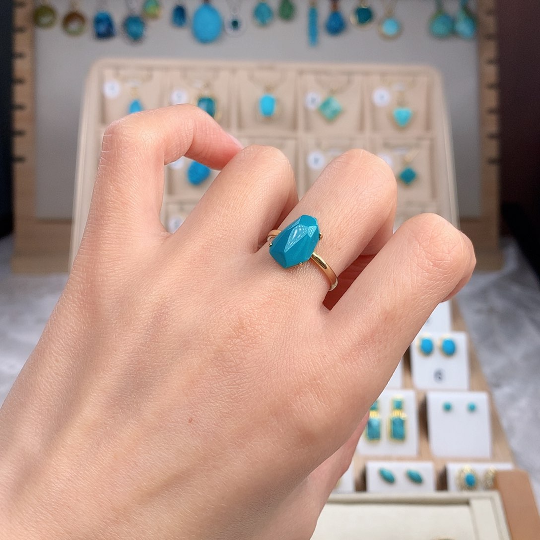 绿松石戒指18K金镶嵌