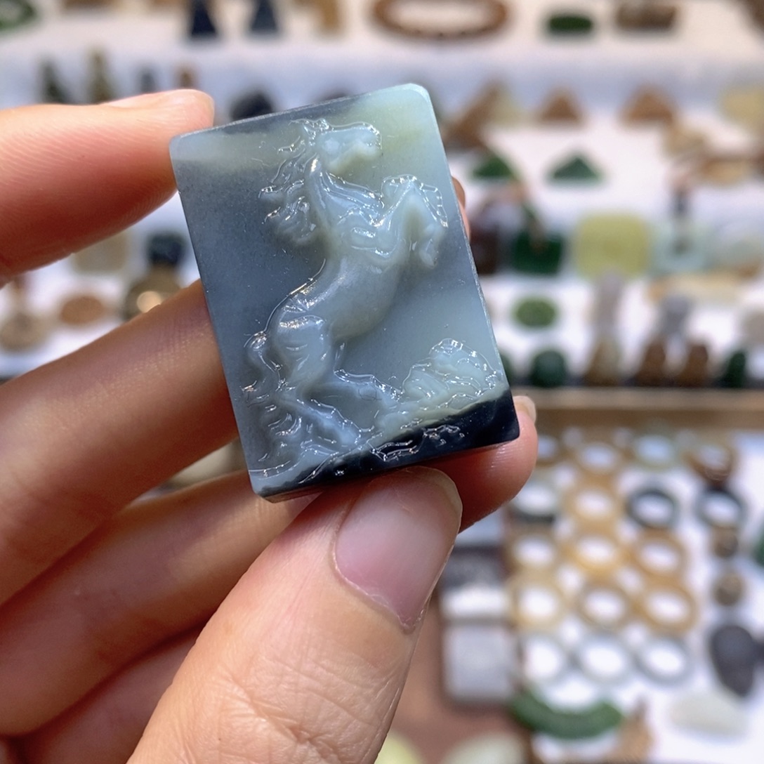 碳****和田玉未镶嵌颈饰