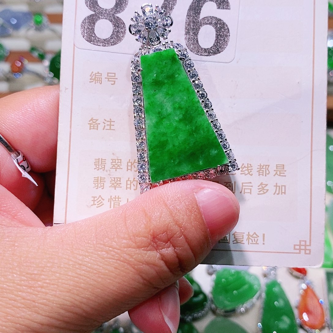 【闪购商品】翡翠挂件未镶嵌裸石