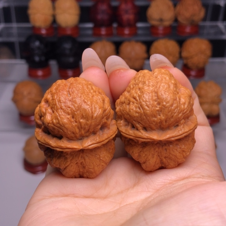 任***”文玩核桃吊坠1金貔貅