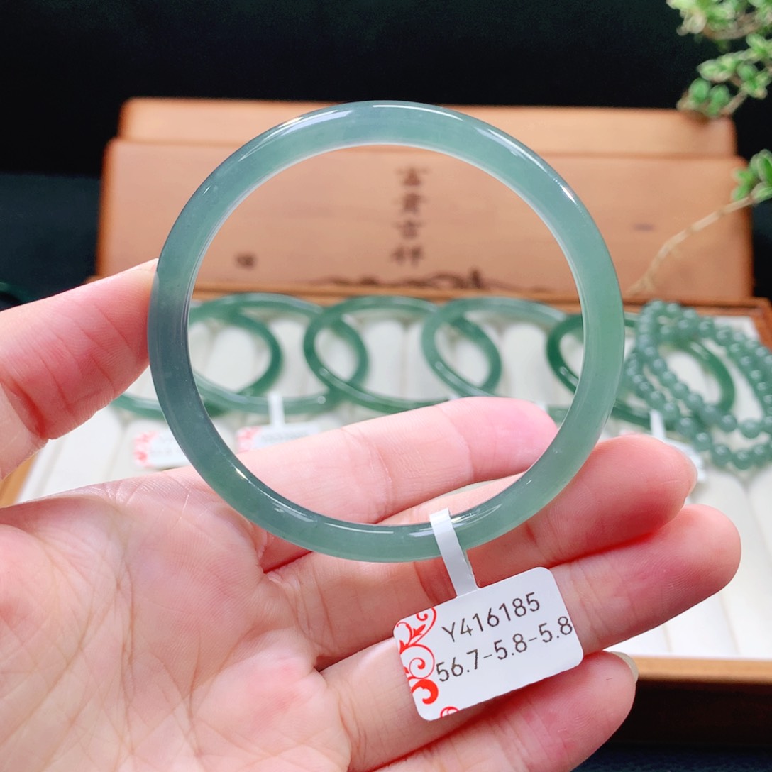 翡翠手镯（圆镯）未镶嵌