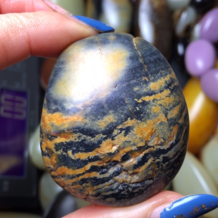 和田玉（翠青玉）未镶嵌珠宝奇石